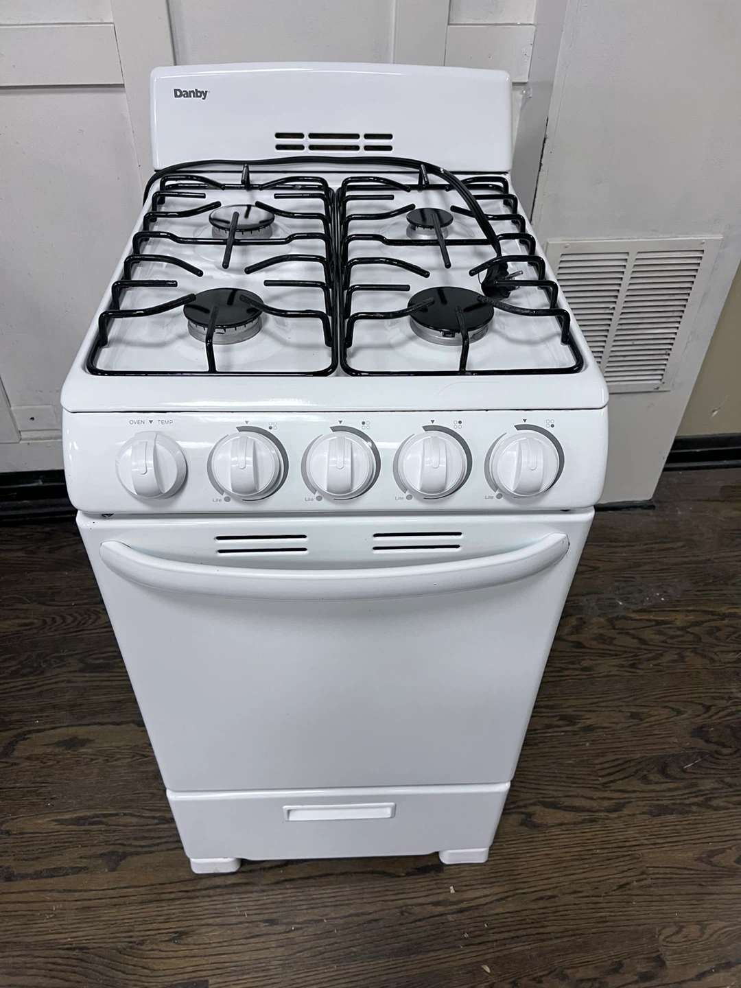 Danby White Gas Stove