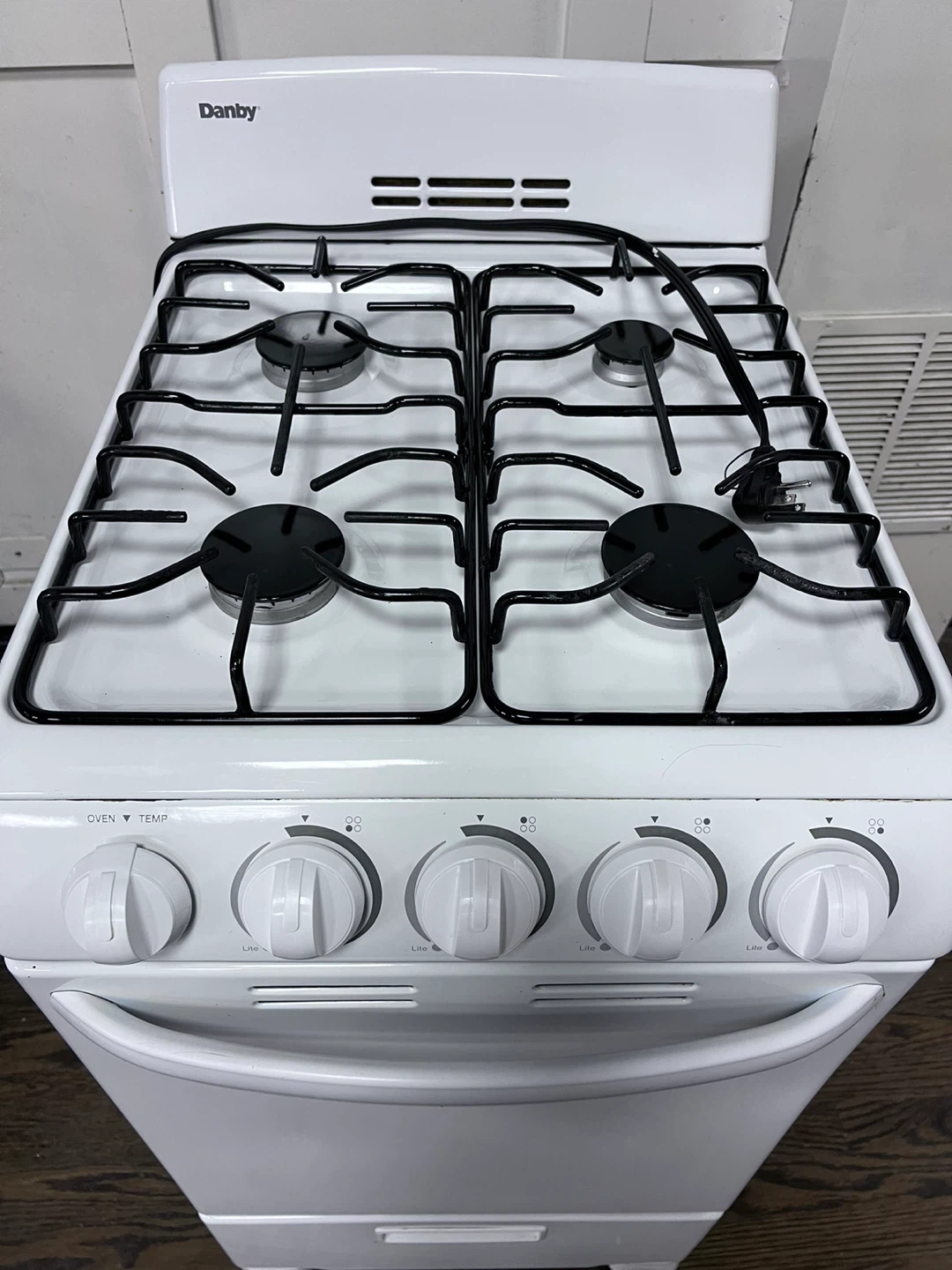 Danby White Gas Stove - photo 2