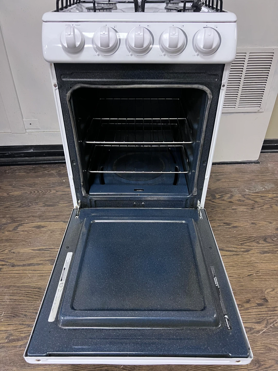 Danby White Gas Stove - photo 3