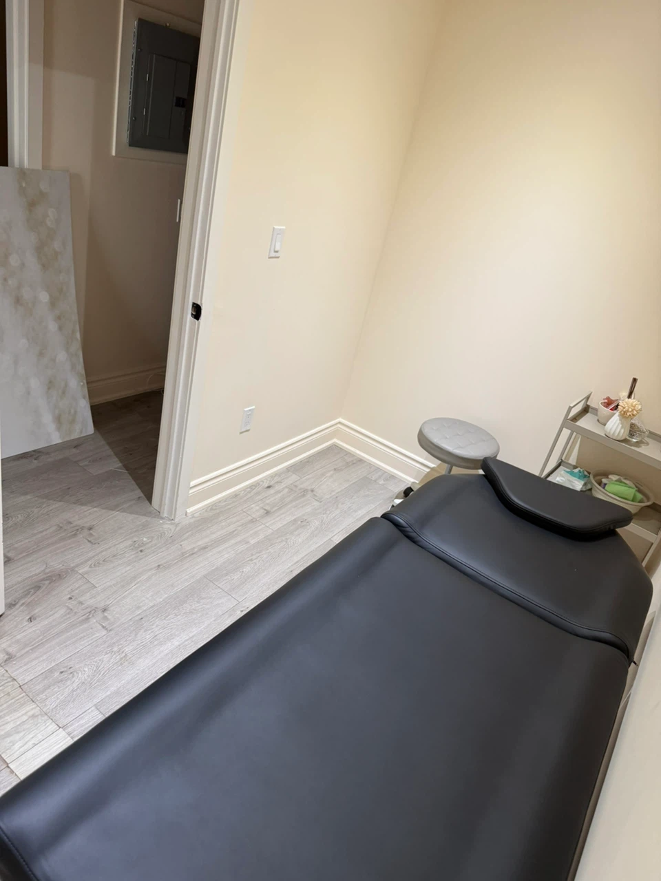 Crown Vaith Tattoo and Massage Bed - photo 2