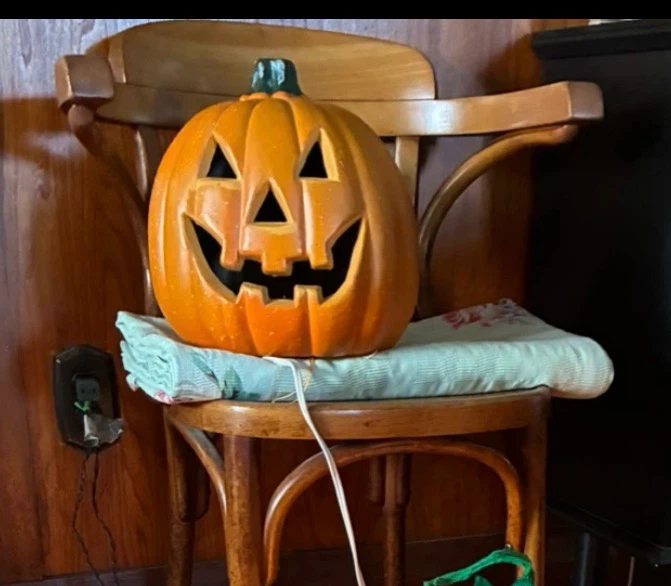 Light-Up Halloween Jack-O-Lantern Pumpkin 10" Plug-In Decor - photo 2