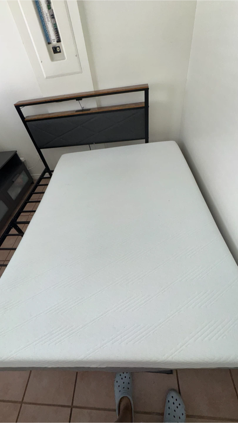 Double-size bed frame + mattress - photo 5