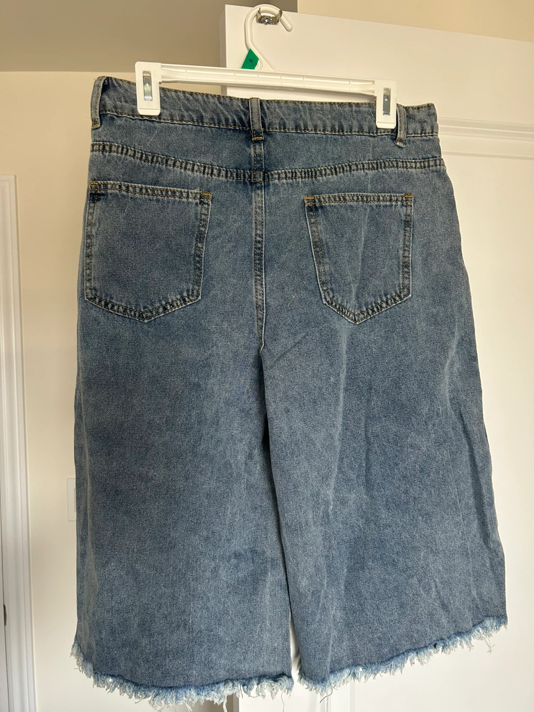 Distressed Denim Capri - photo 2