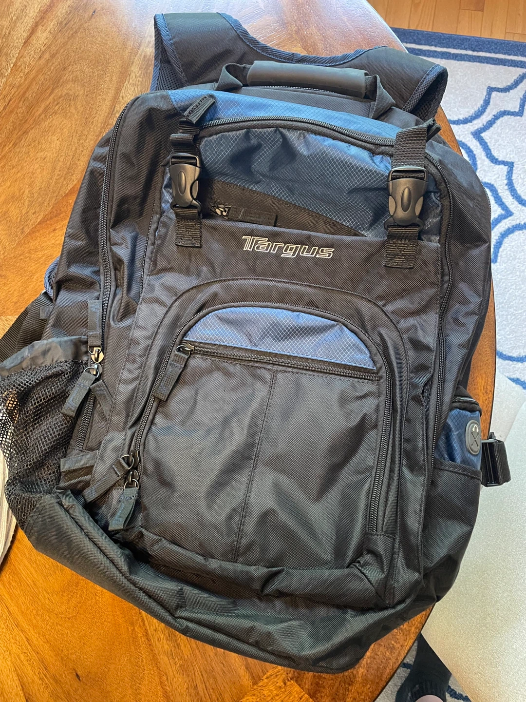 Like new! Targus laptop backpack