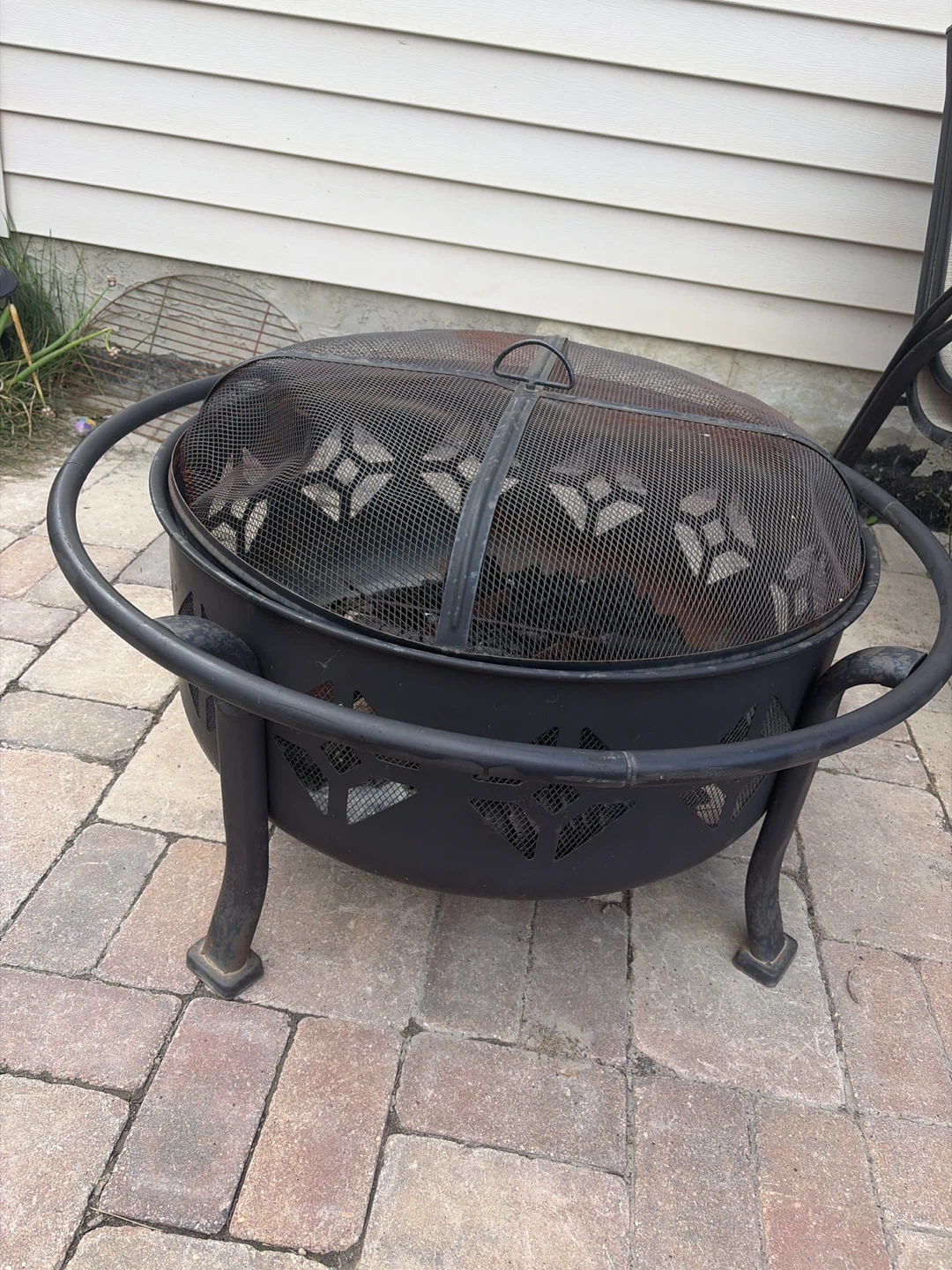 Outdoor Metal Fire Pit with Safety Screen - photo 3