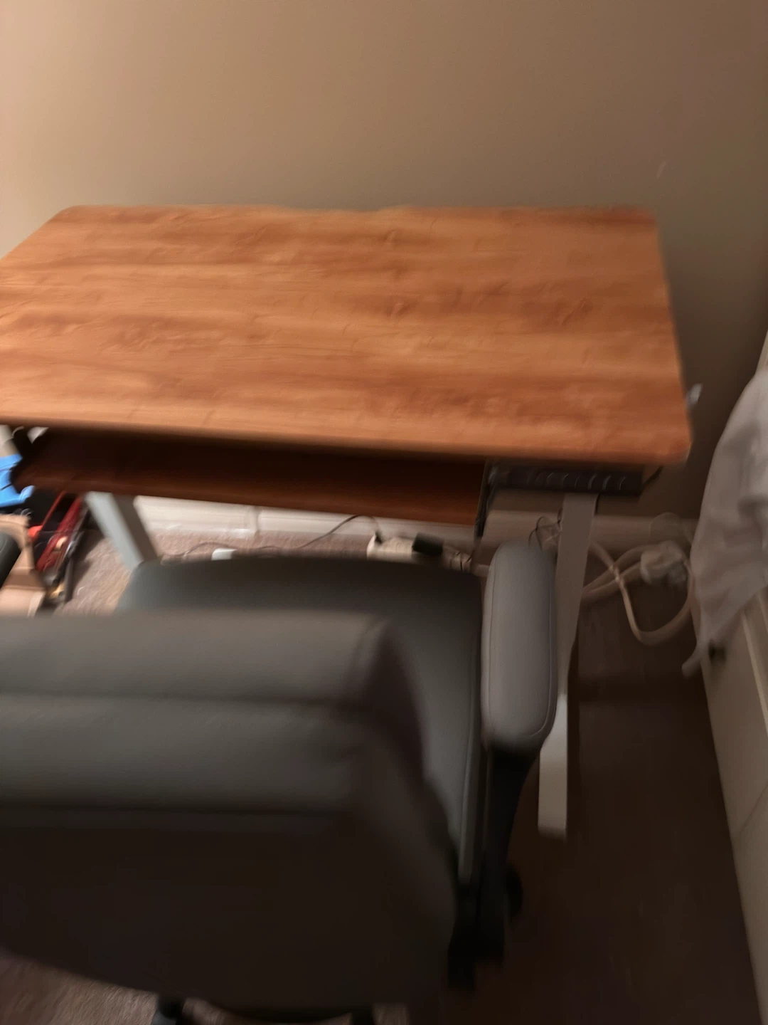 Grey swivel chair, and electric desk - photo 3