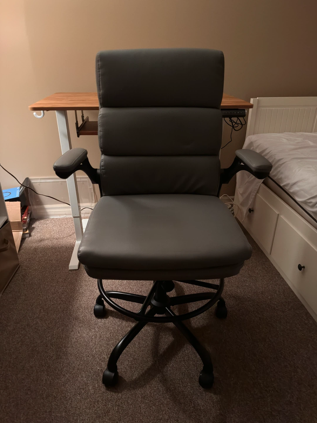 Grey swivel chair, and electric desk - photo 4