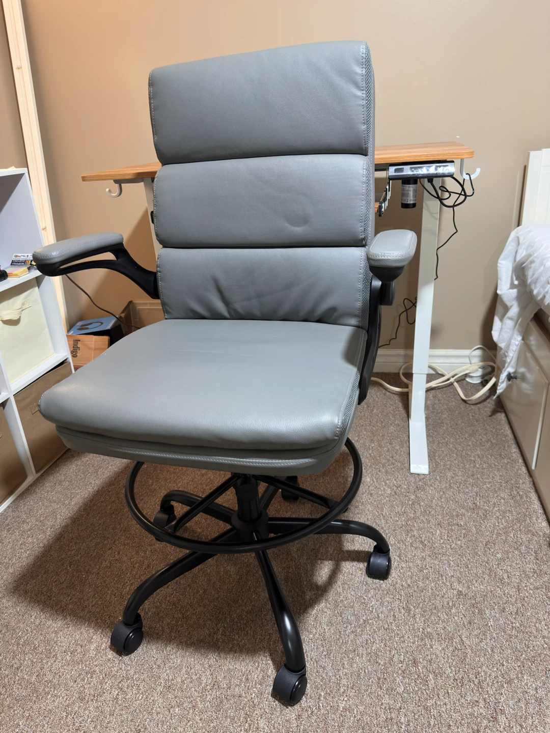 Grey swivel chair, and electric desk - photo 5