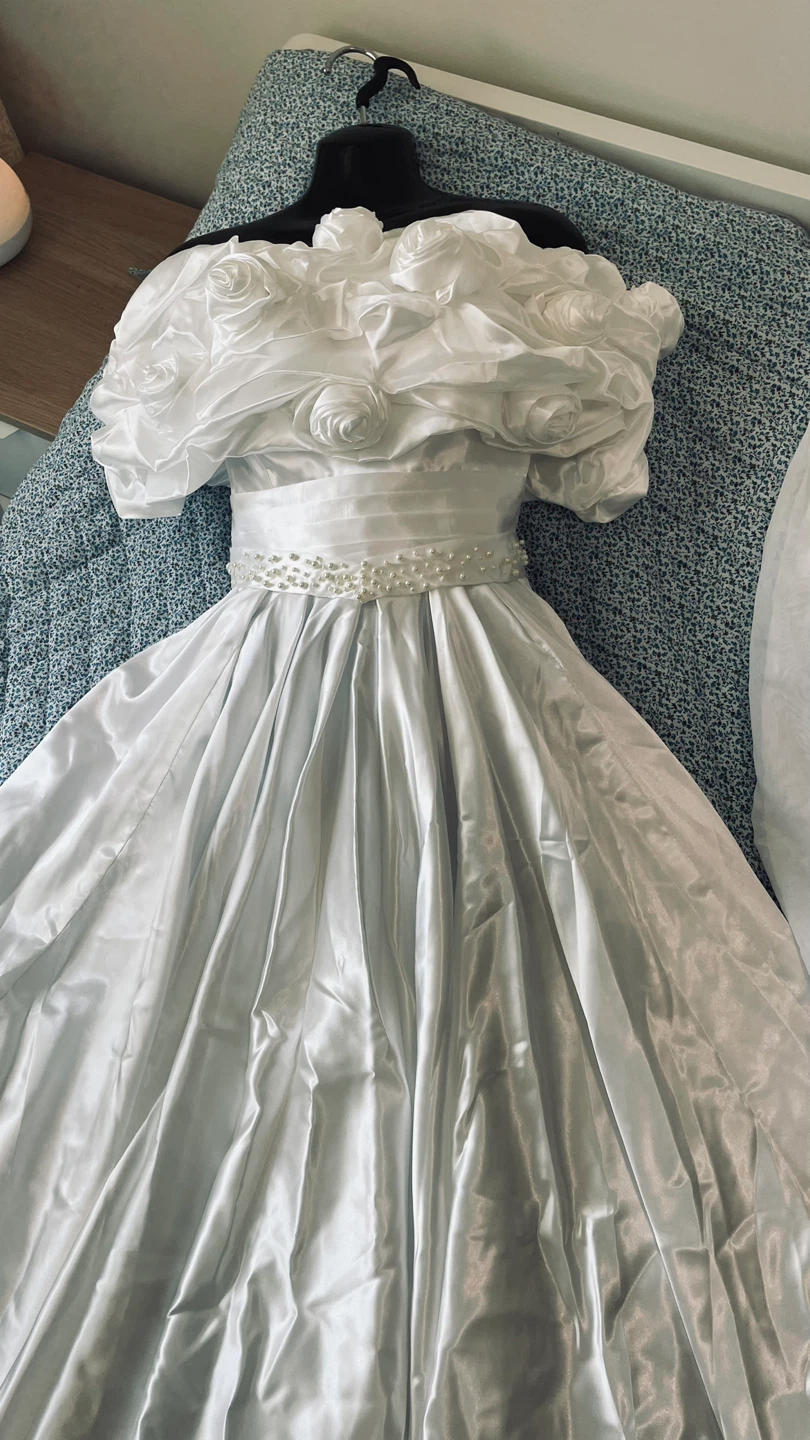 White Satin Wedding Gown with Floral Details - photo 2