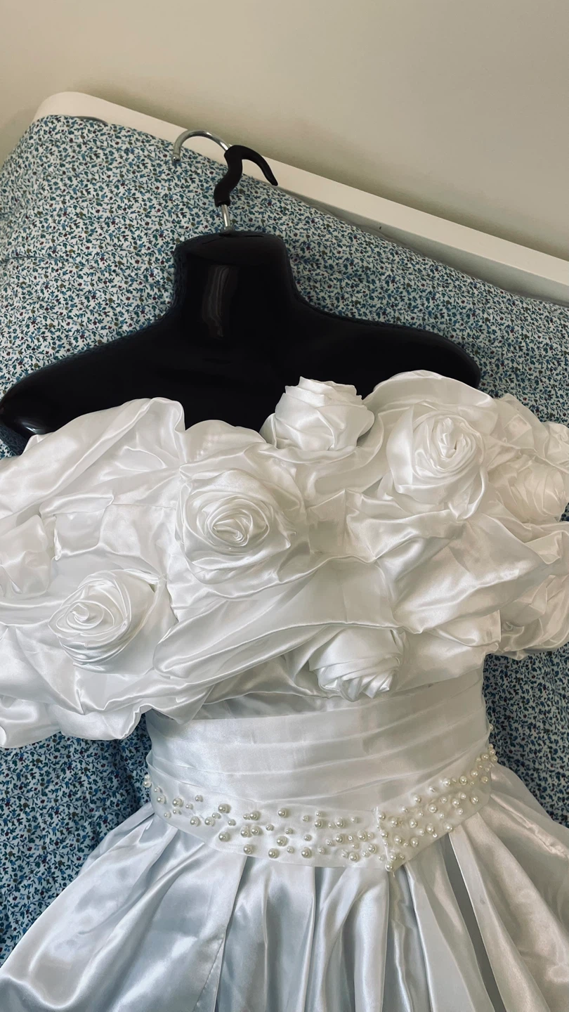 White Satin Wedding Gown with Floral Details - photo 3