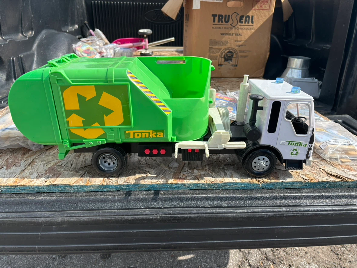 Tonka Toy Recycling Truck - photo 2