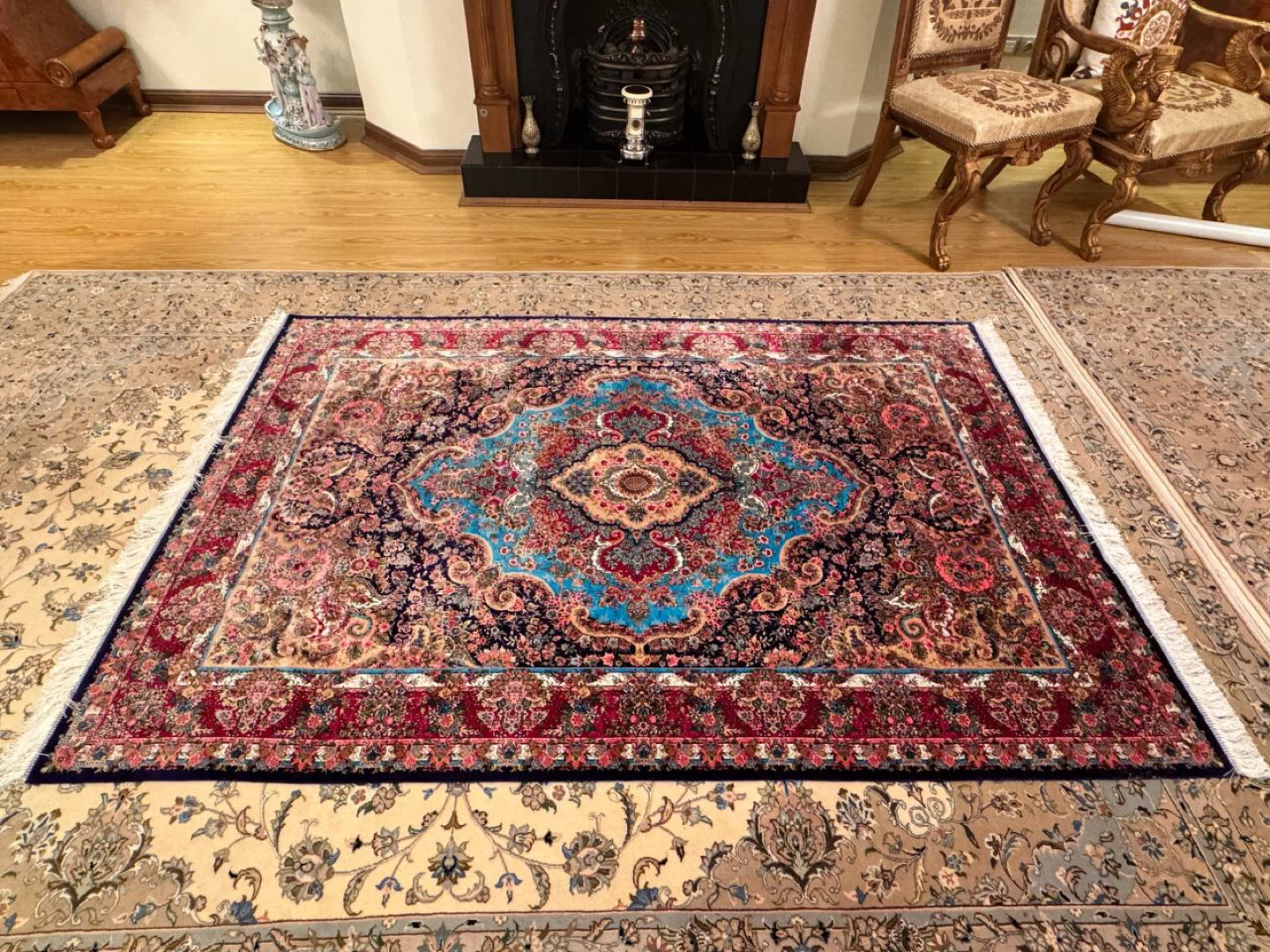 Traditional machine style decorative area rug