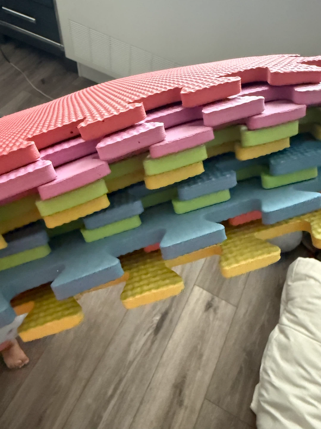 Set of multi-coloured foam play mats