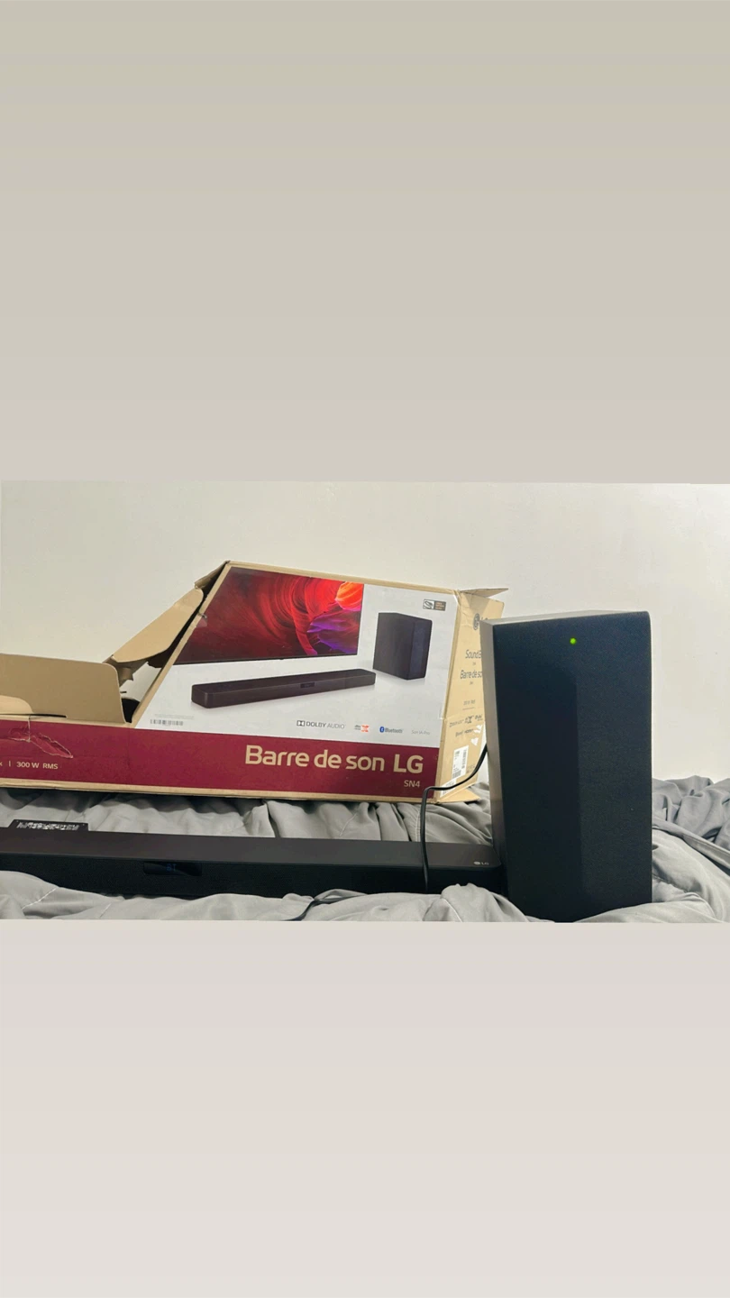 LG Sound Bar with Active Subwoofer Dolby Atmos