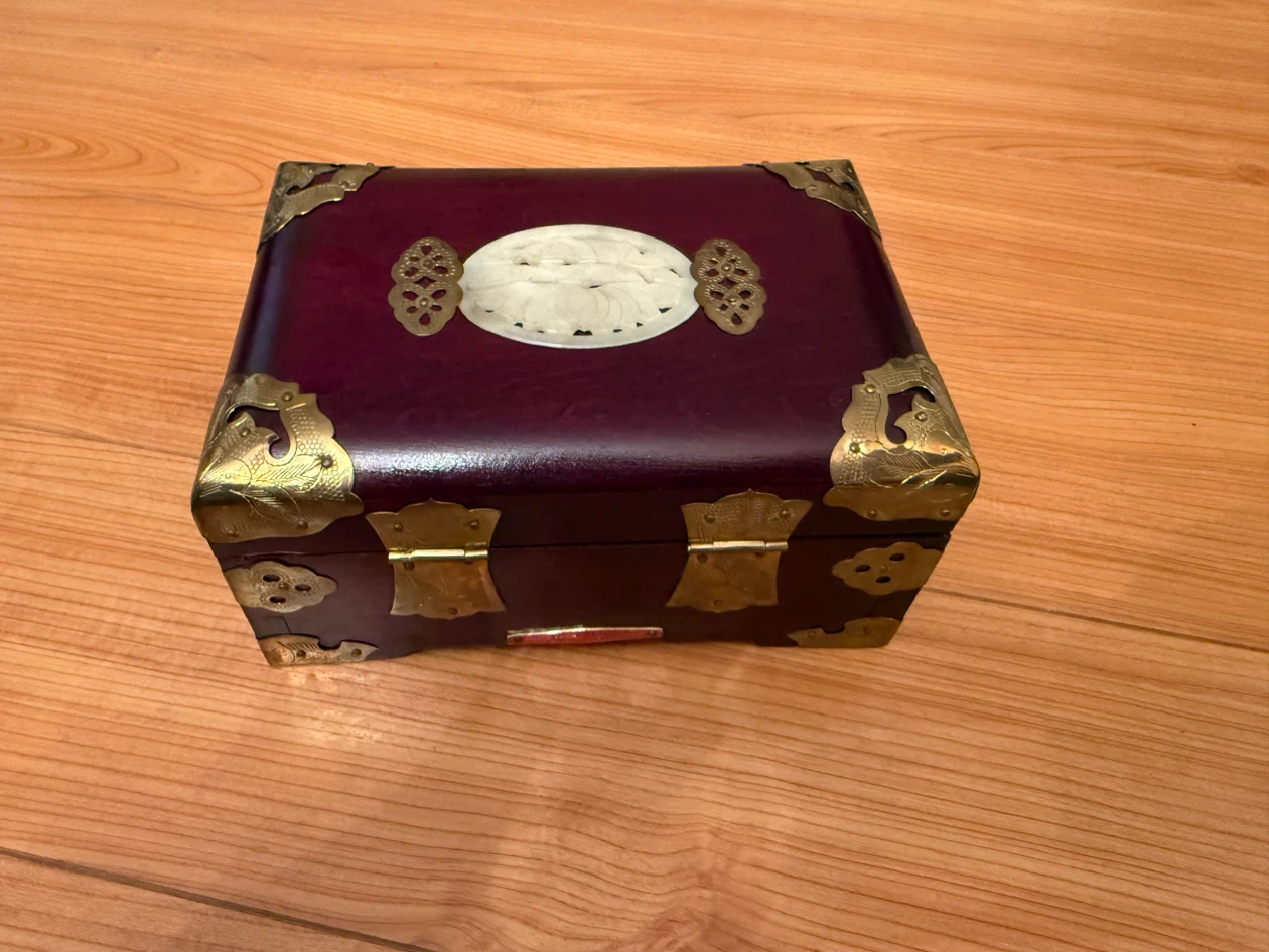 Vintage Wooden Jewellery Box with Brass Accents - photo 5