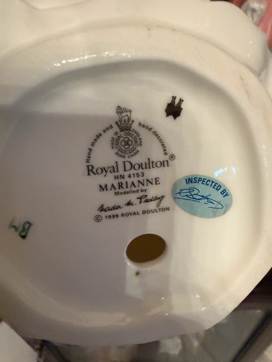 Royal Doulton Marianne Figurine HN 4153 - photo 2