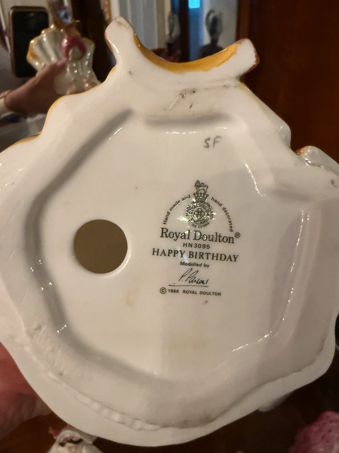 Royal Doulton Happy Birthday HN3095 Figurine - photo 2