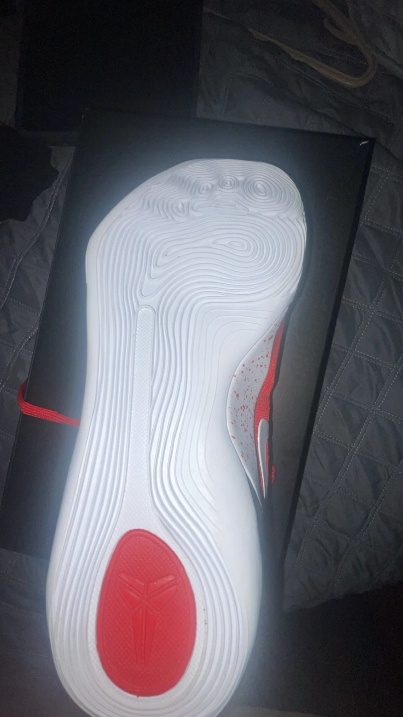 Nike Kobe Basketball Shoes - photo 4