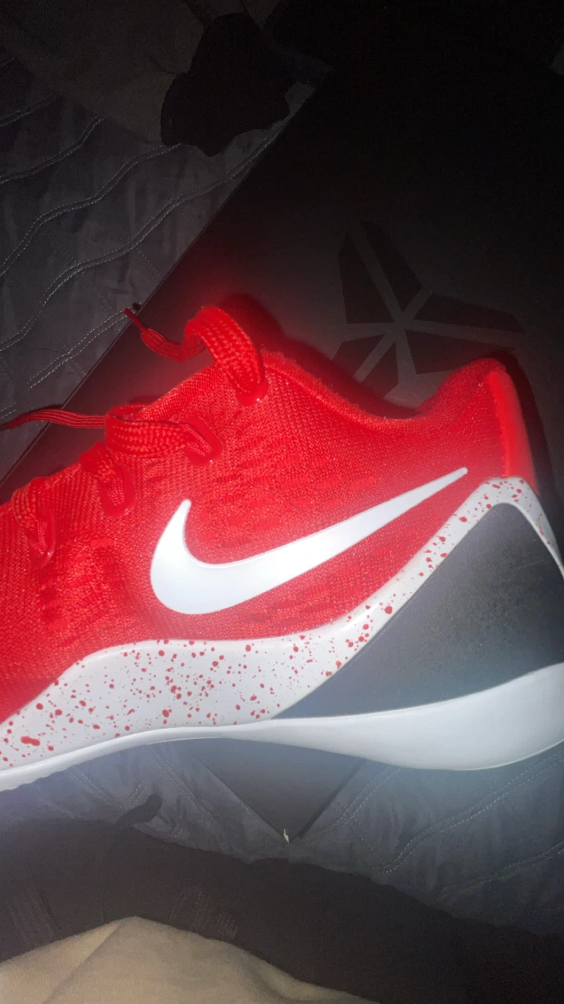 Nike Kobe Basketball Shoes - photo 5