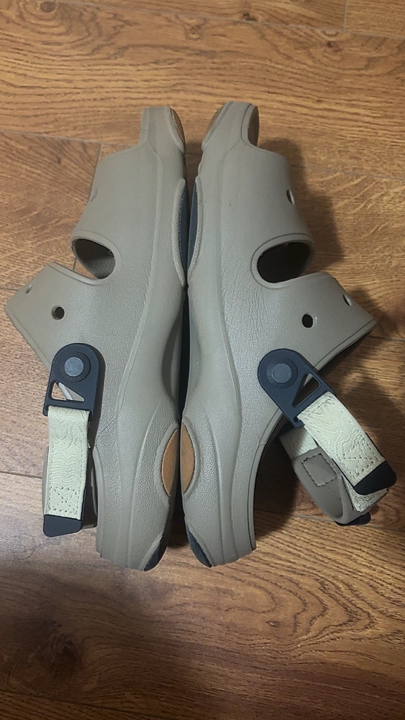 Crocs Sandals Men's 8 Women's 10 - photo 3