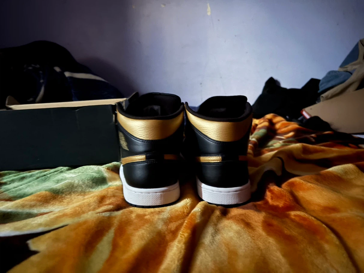 Air Jordan 1 Mid Black and Gold Sneakers - photo 4