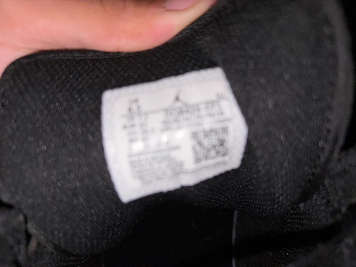 Air Jordan 1 Mid Black and Gold Sneakers - photo 5