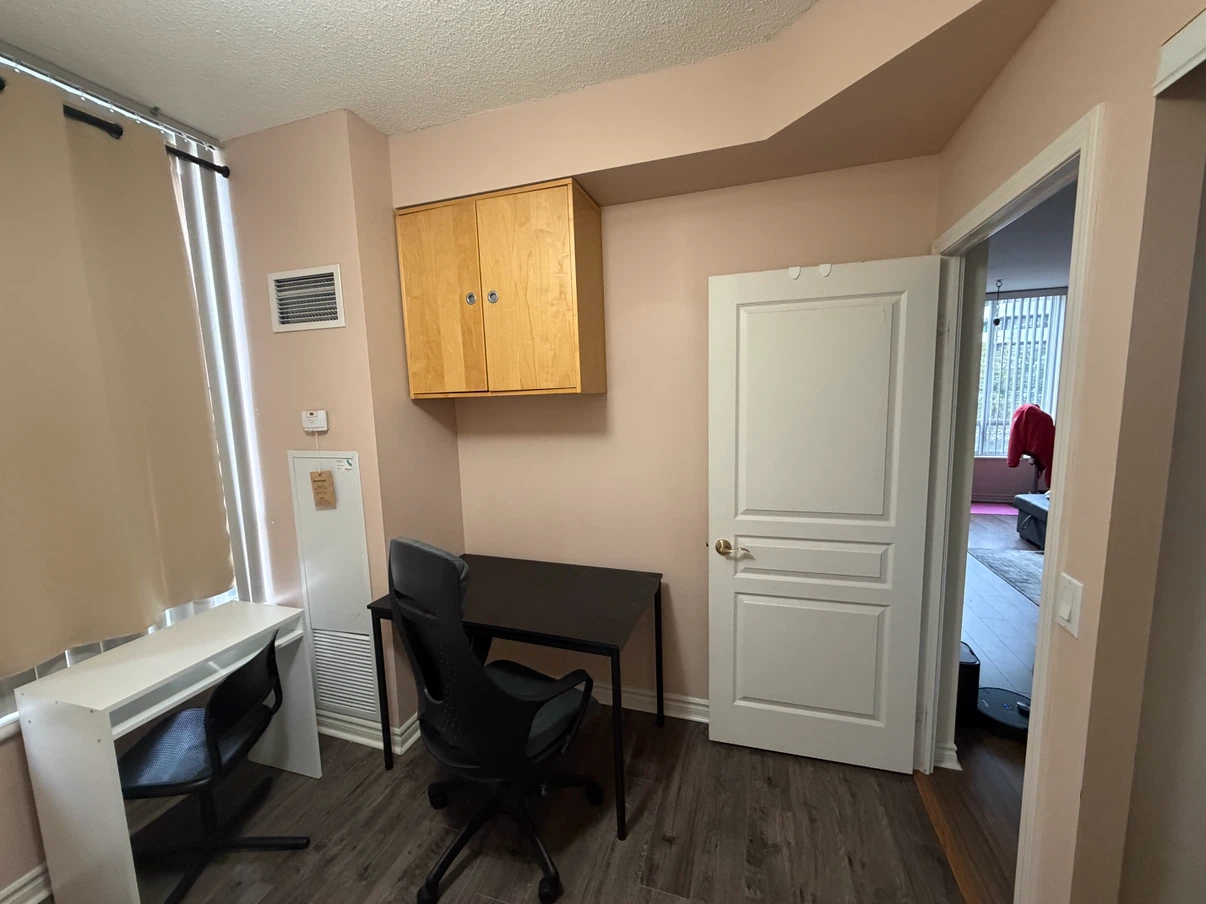 Finch second room with private washroom - photo 2