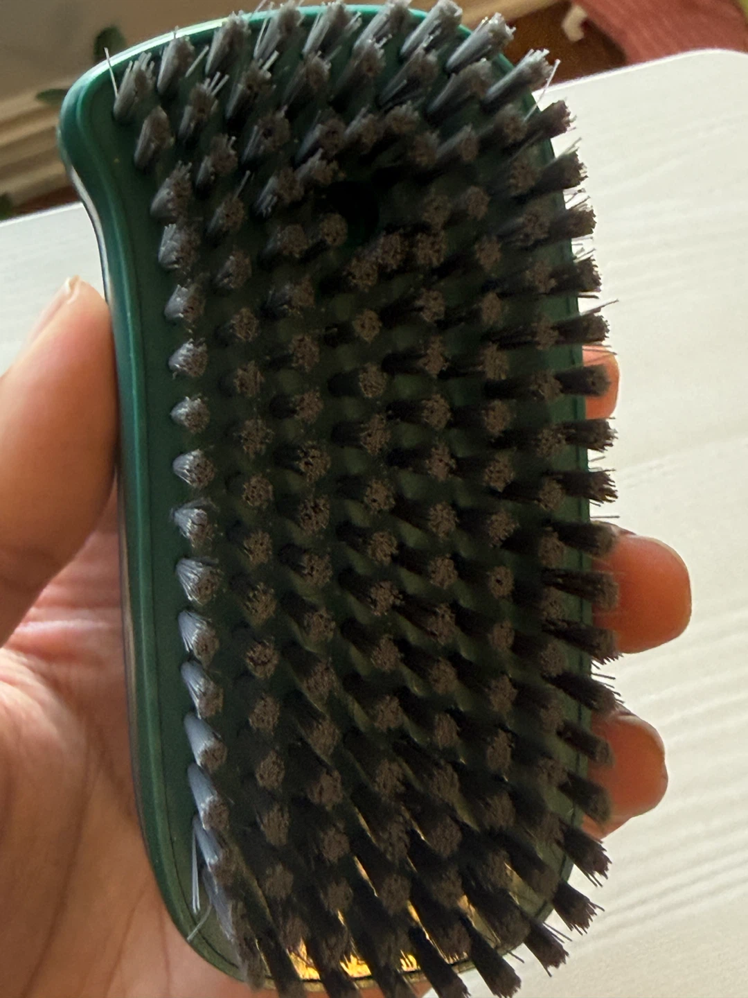 Self-Cleaning Pet Slicker Brush — $4 (Pickup Only) - photo 3