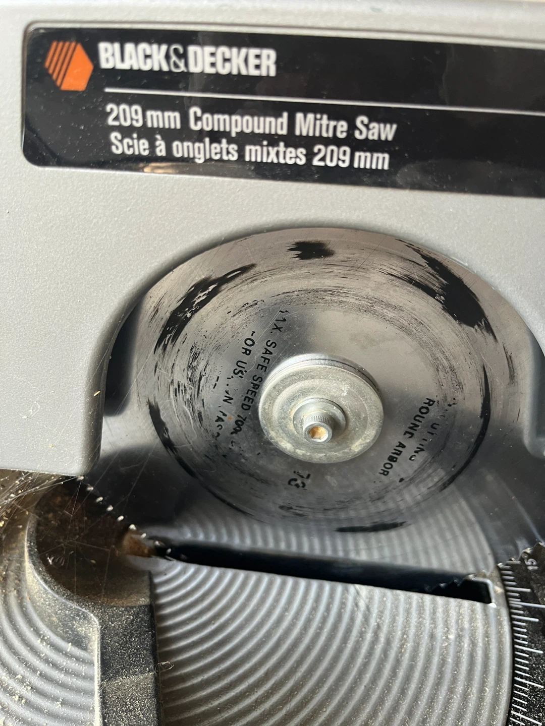 Black & Decker 209 mm Compound Mitre Saw - photo 3