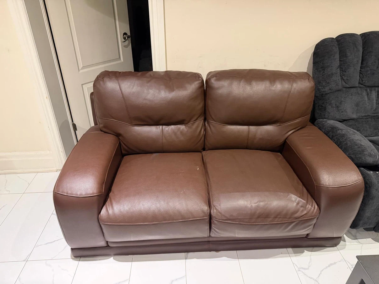 Dark brown leather loveseat - photo 3