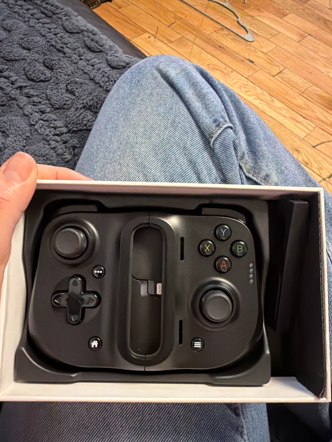 Razer Kishi Universal Gaming Controller for iPhone - photo 2