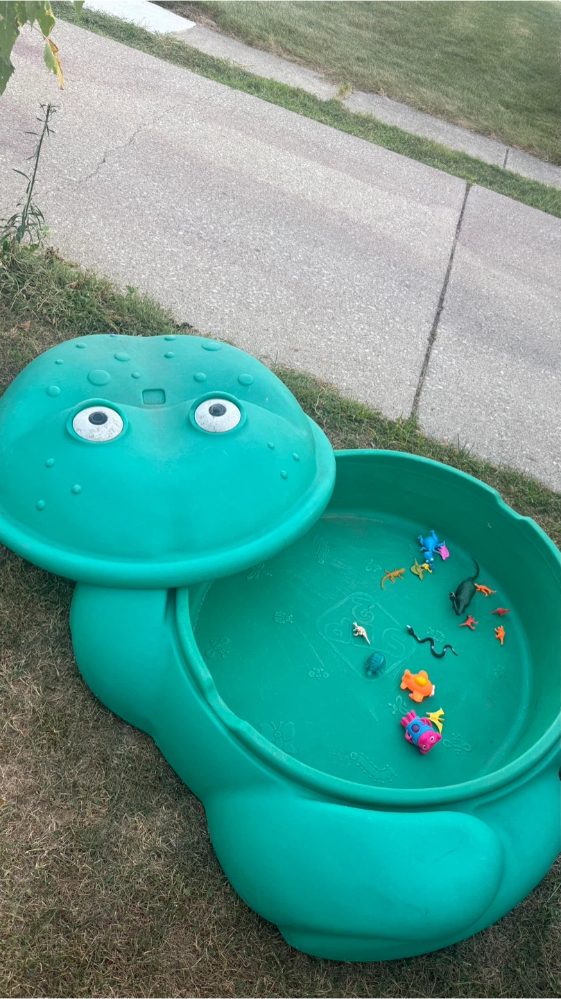 Step2 Frog Sandbox with Lid