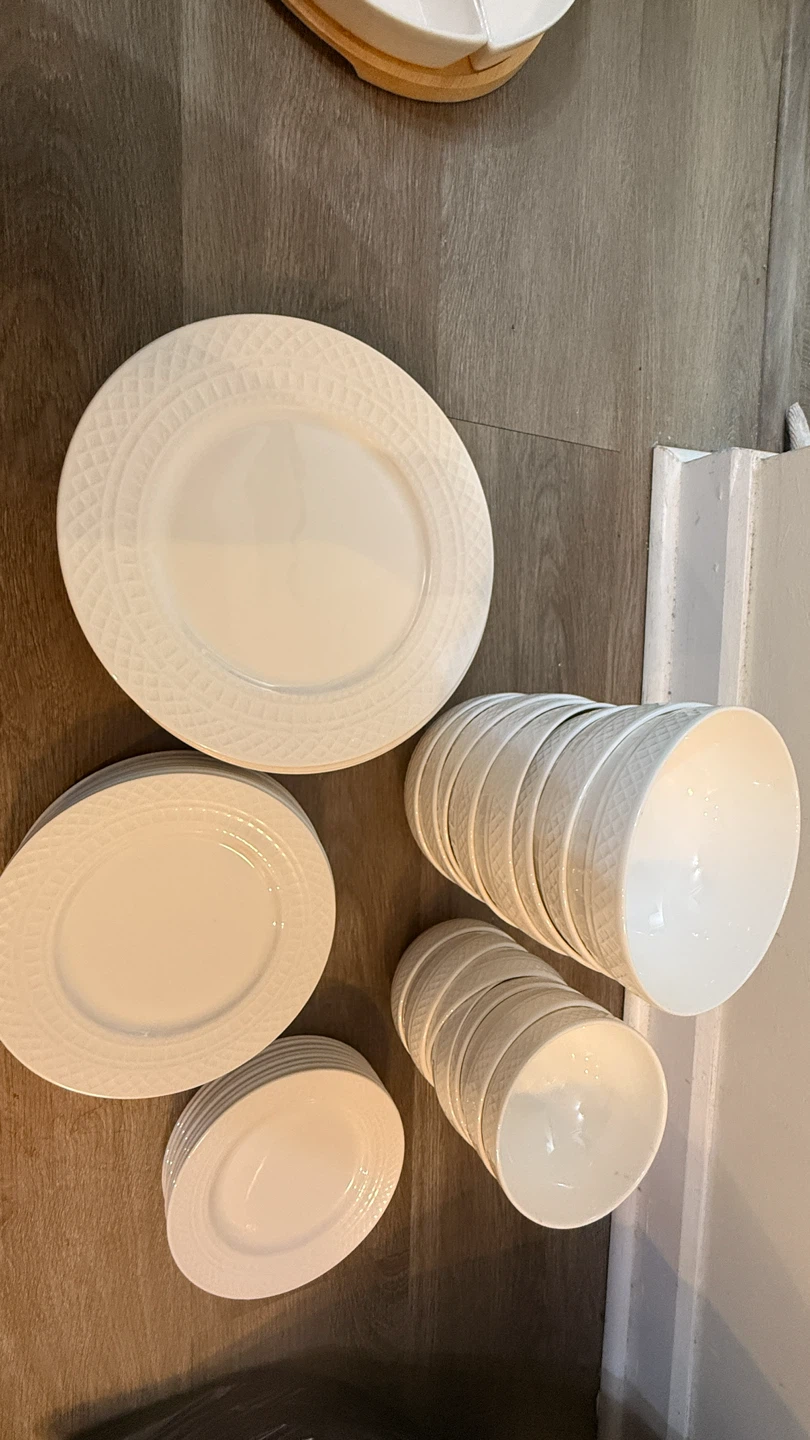 White Textured Dinnerware Set for 8 people