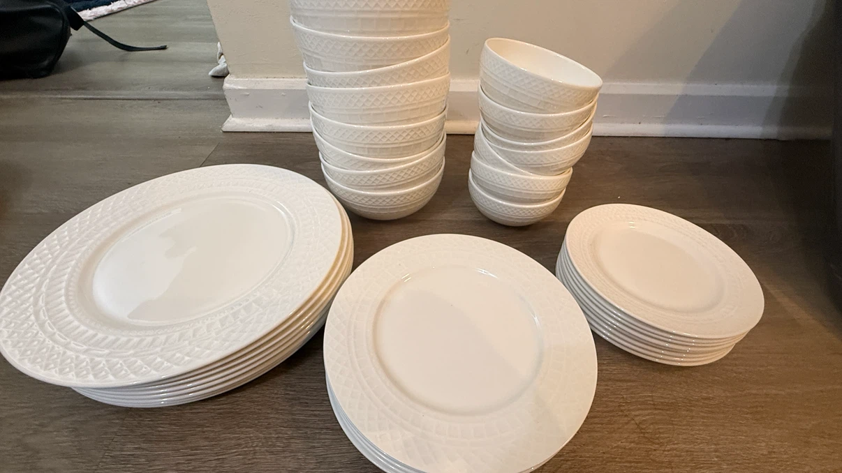 White Textured Dinnerware Set for 8 people - photo 3