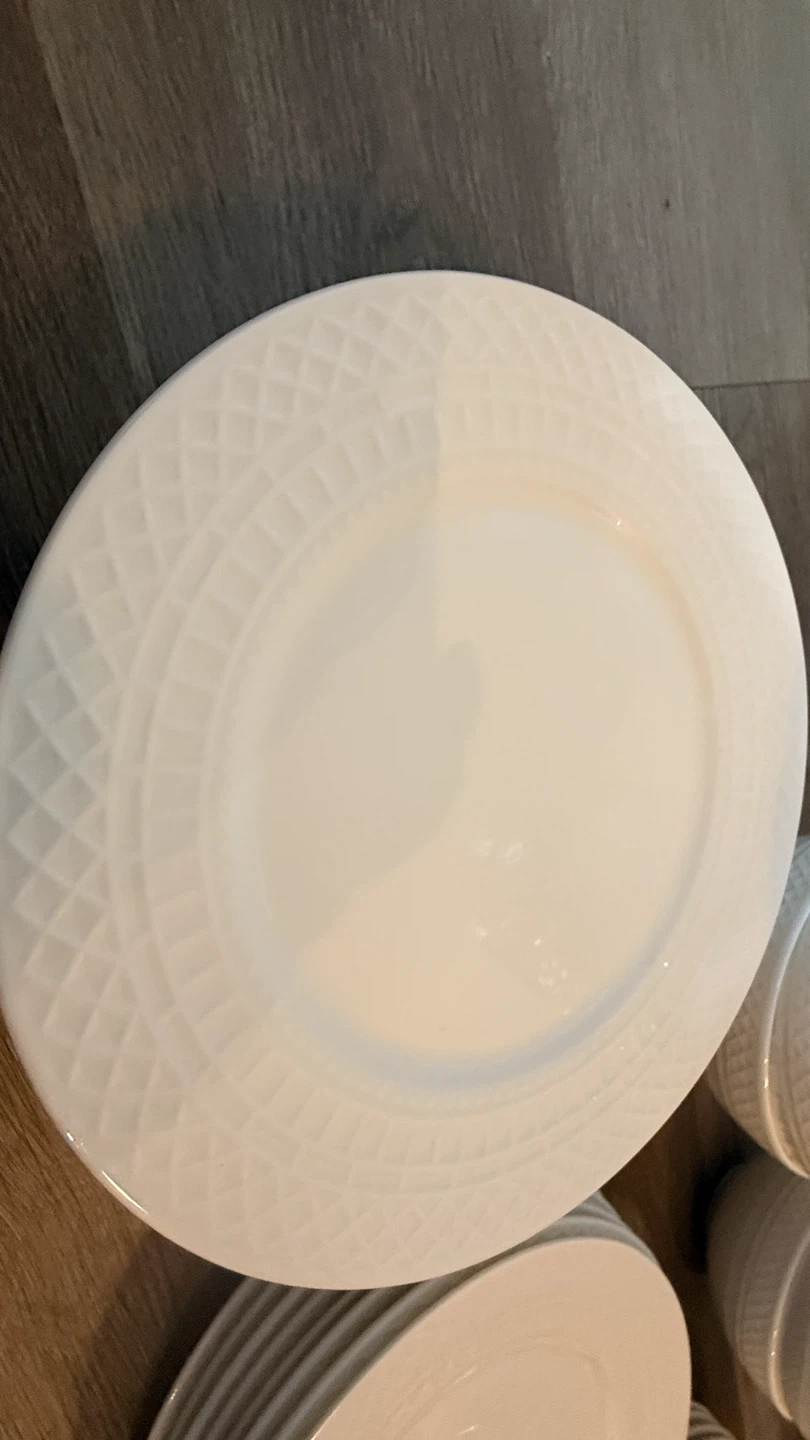 White Textured Dinnerware Set for 8 people - photo 4