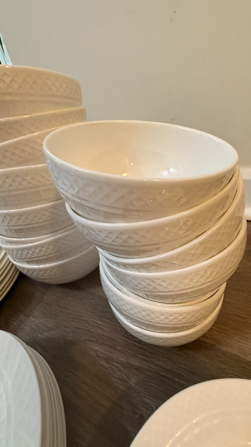 White Textured Dinnerware Set for 8 people - photo 5