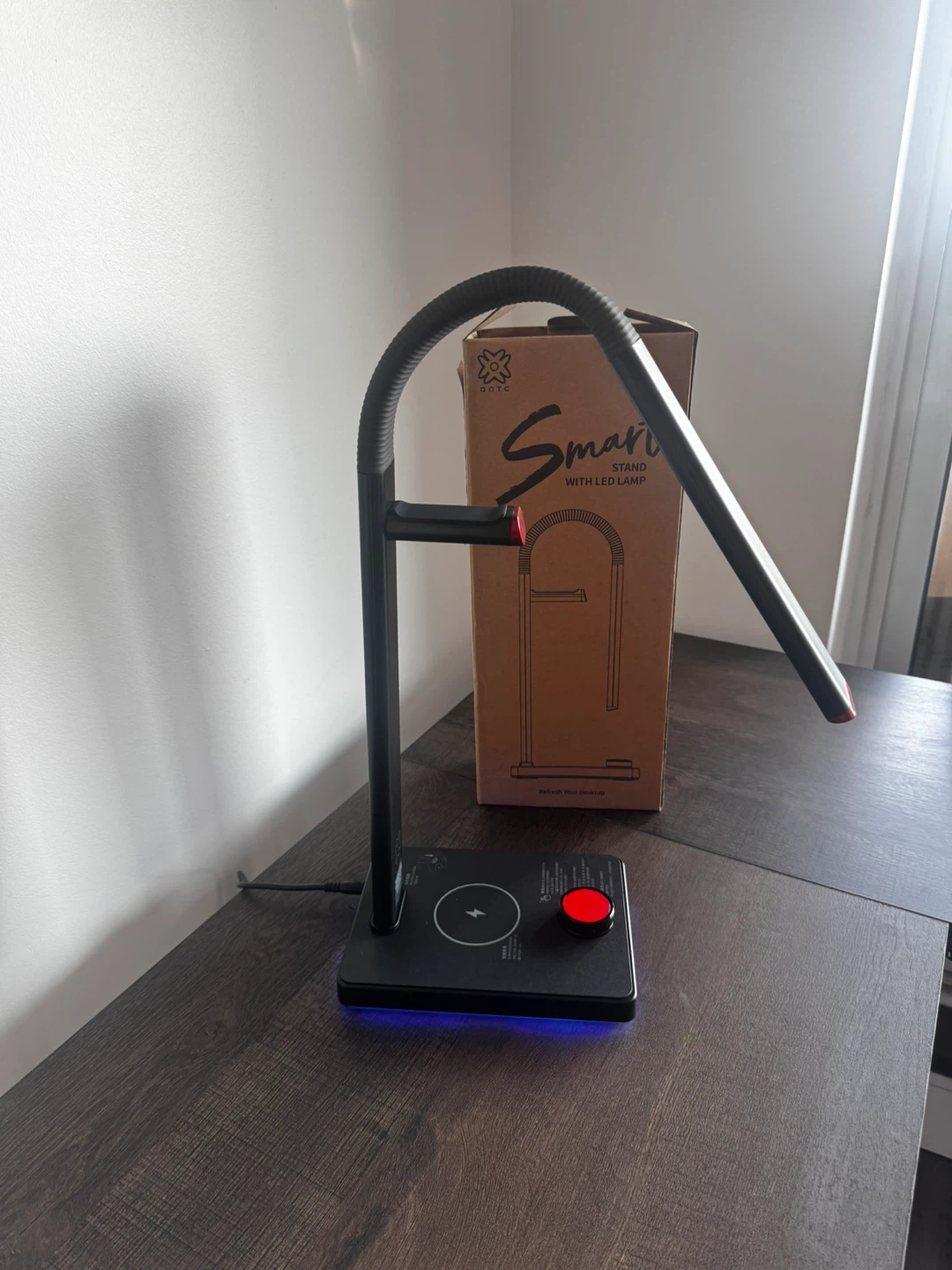 QNTC Smart Stand with LED Lamp
