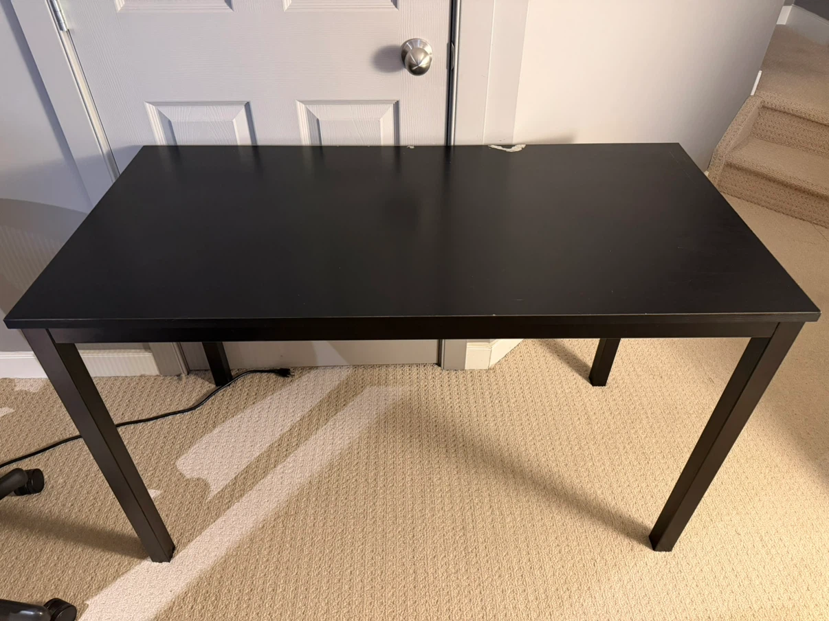 Black Desk
