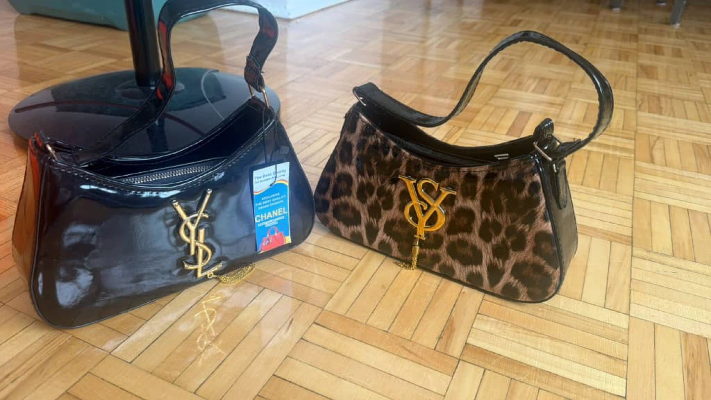 Set of two shoulder bags