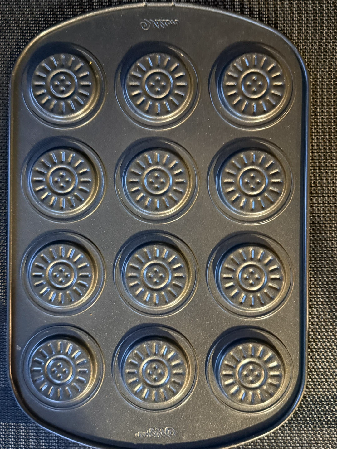 Wilton 12-Cavity Button Baking Pan