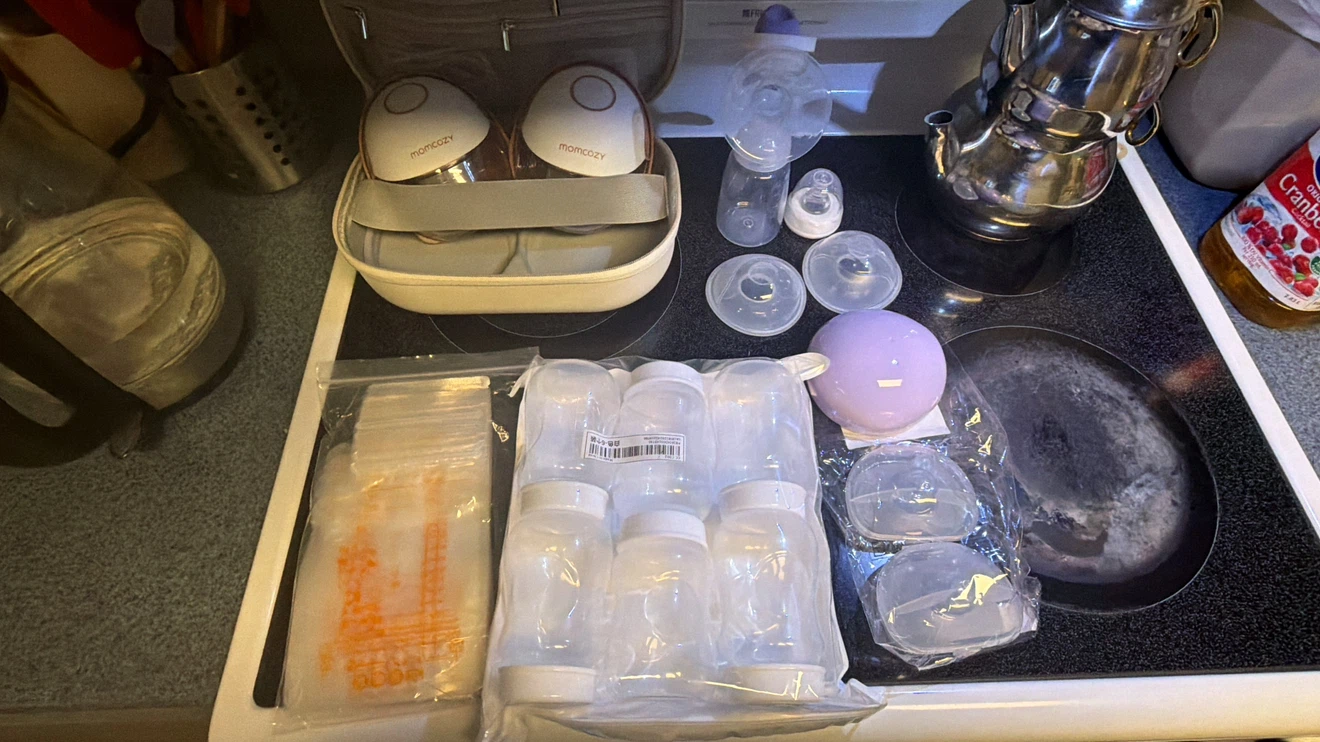 Momcozy M6 Hands-Free Breast Pump Set