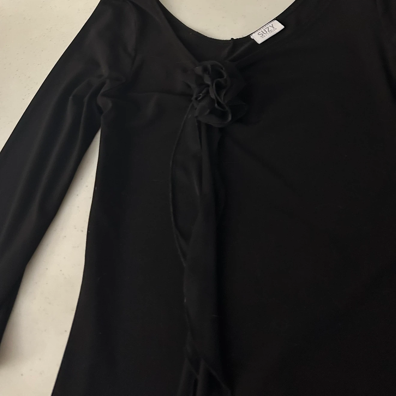 Suzy Shier Black Top with Flower - photo 5