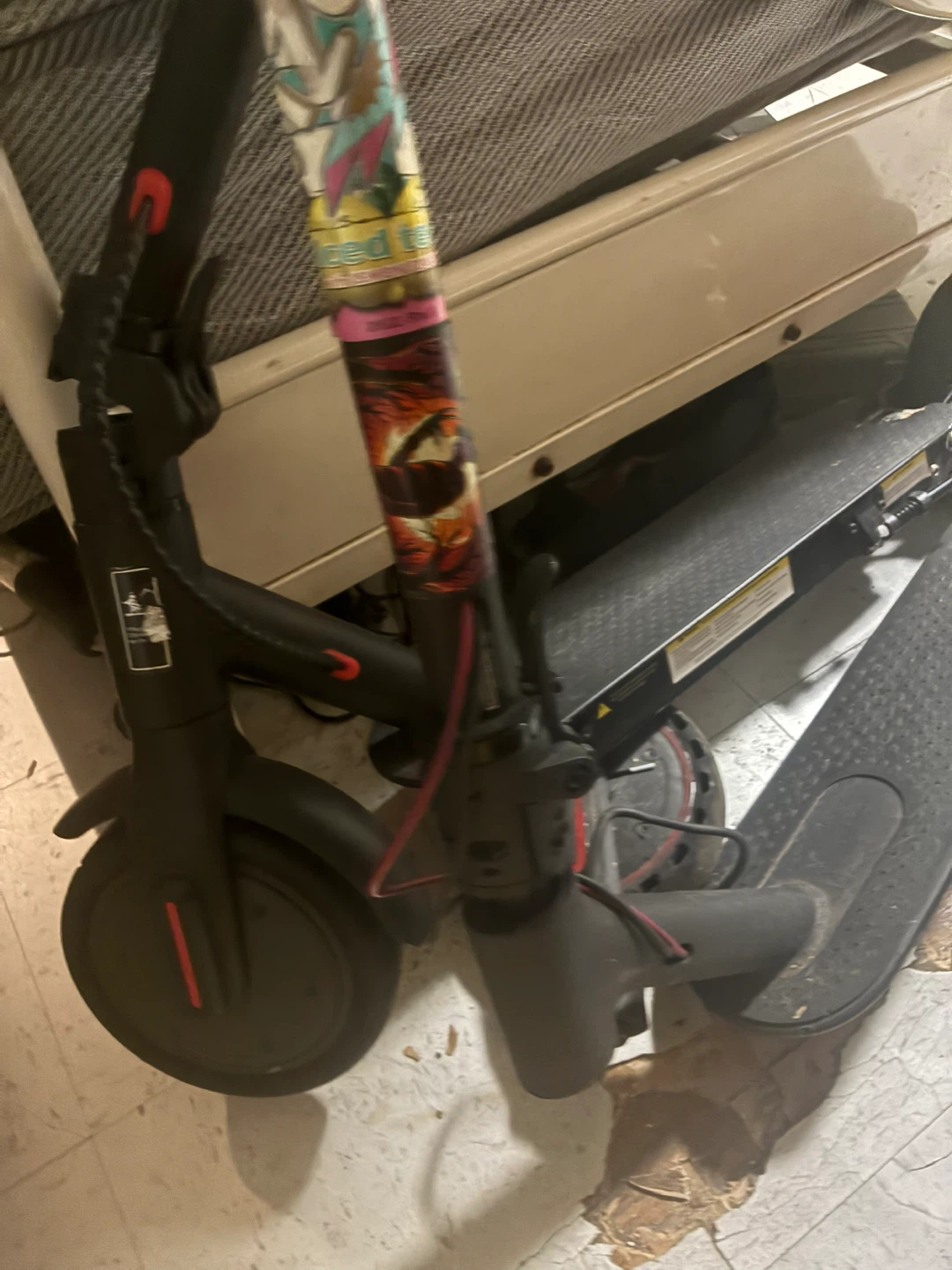 broken electric scooters - photo 2