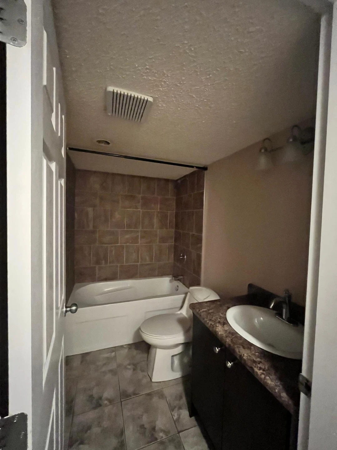 Basement for rent - photo 4