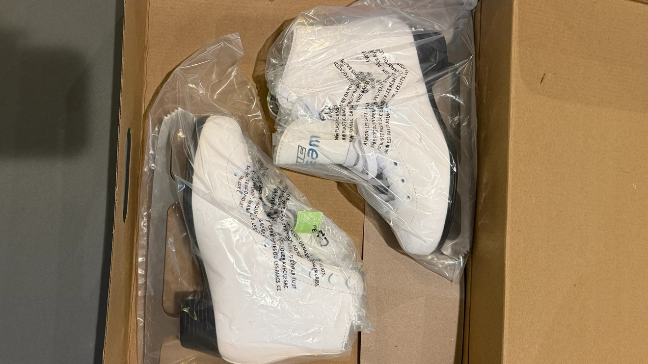 White Figure Skates Size 5 - photo 2