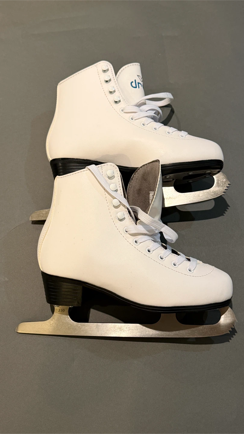 White Figure Skates Size 5 - photo 4