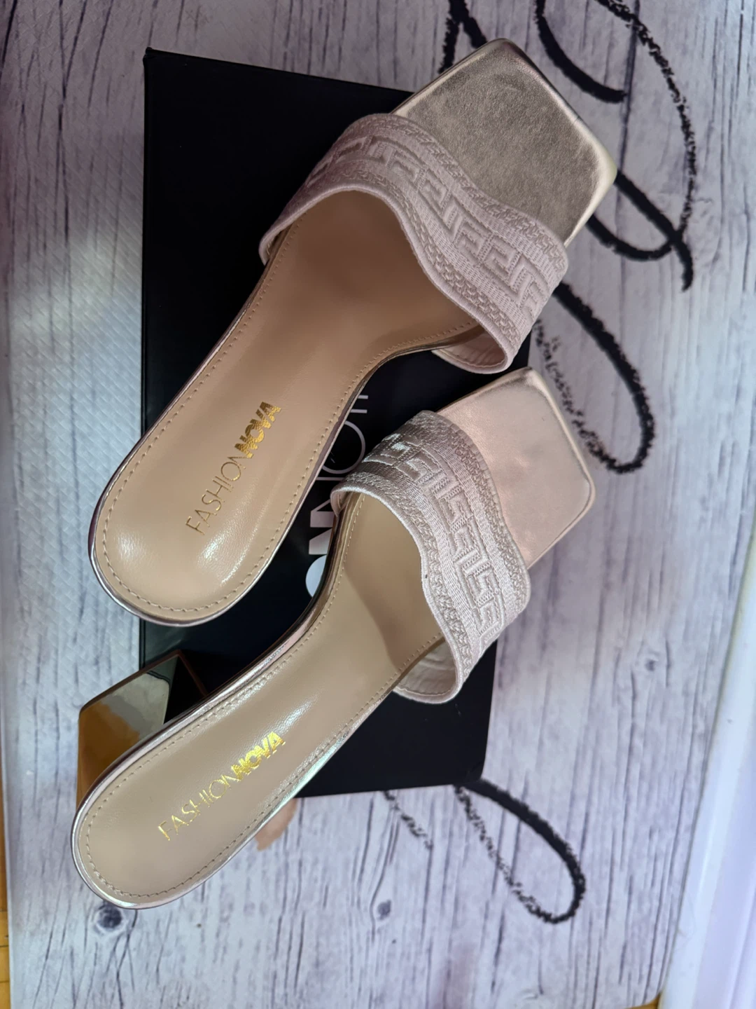 A pair of fashion nova heels - photo 2