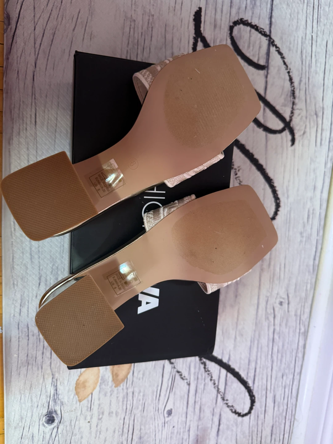 A pair of fashion nova heels - photo 3