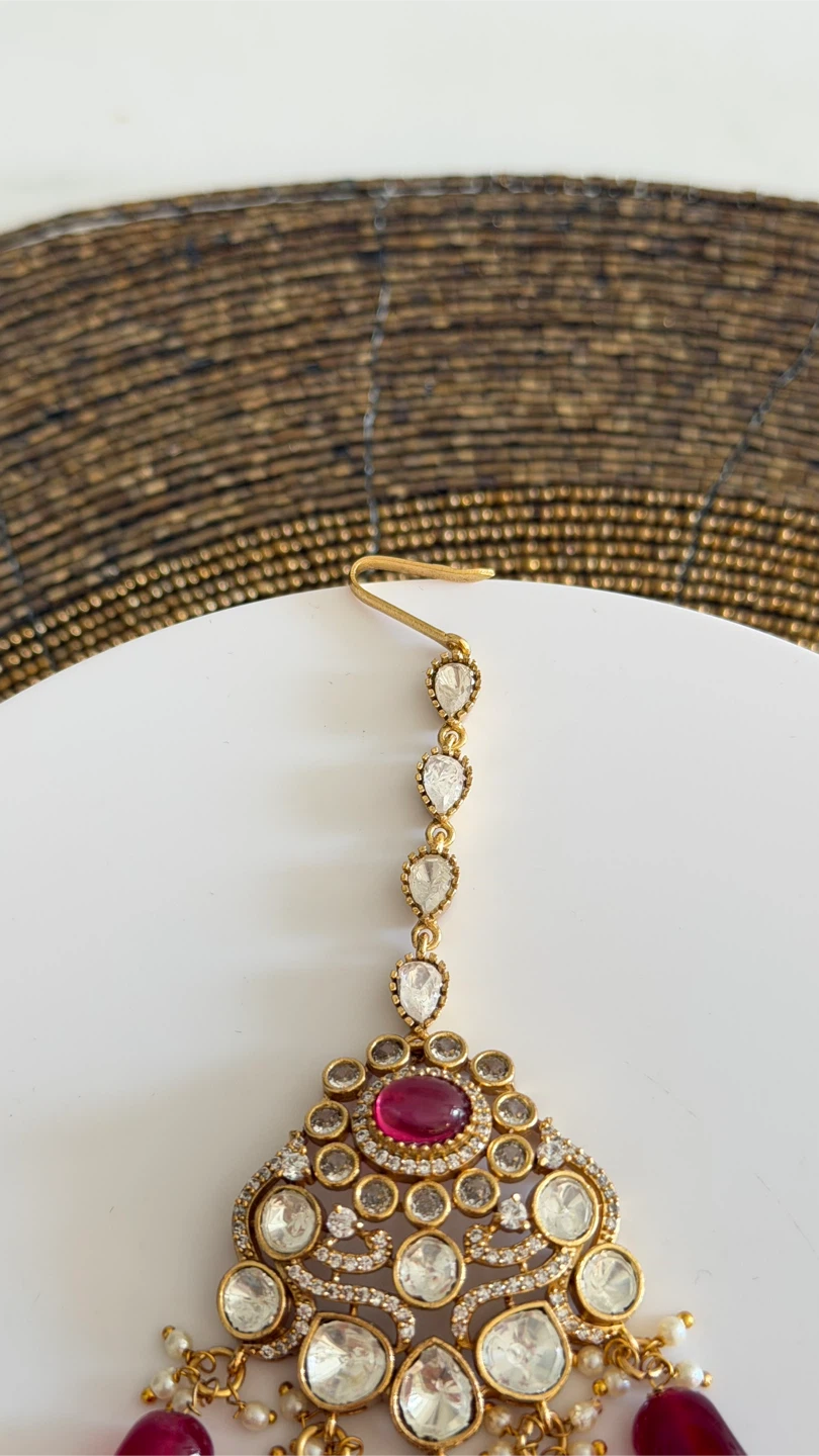 Traditional Kundan Maang Tikka with Red Beads - photo 3