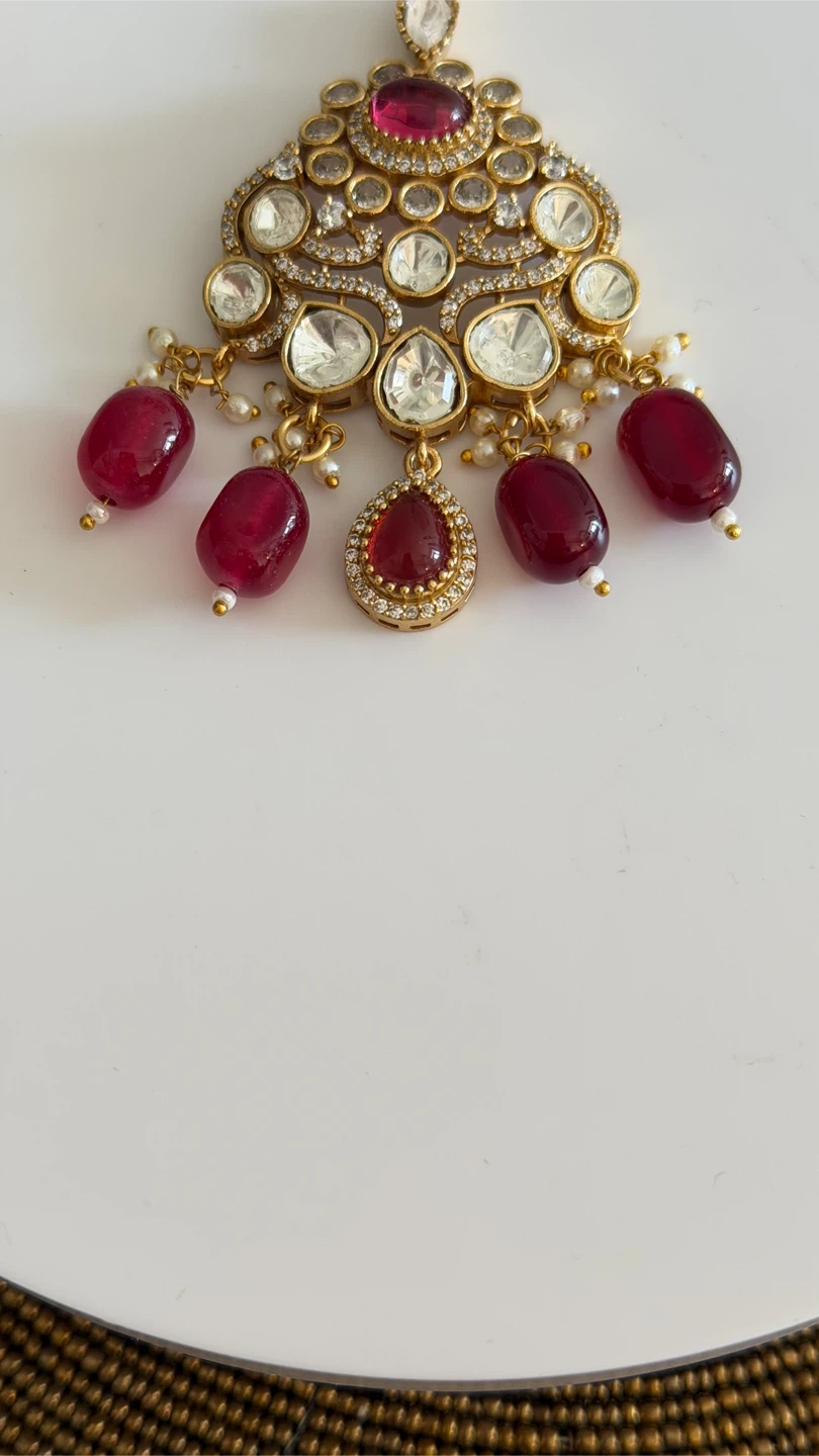 Traditional Kundan Maang Tikka with Red Beads - photo 4